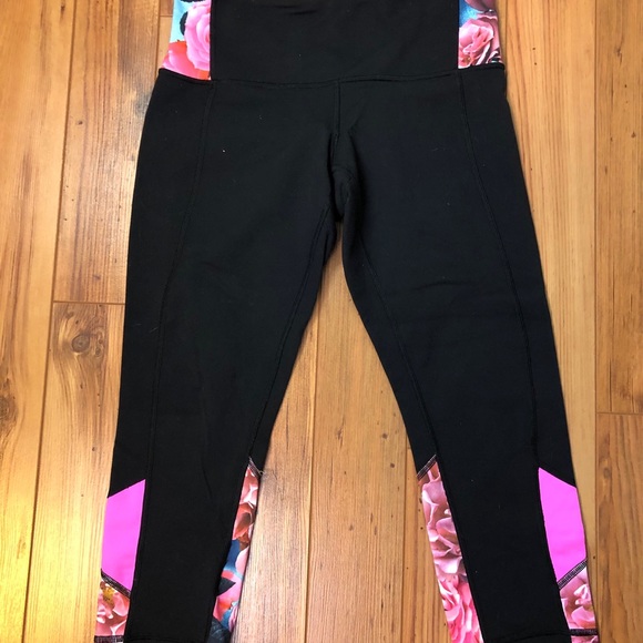 lululemon athletica Pants - Lululemon crops size 6